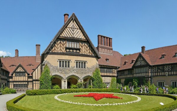 Der Innenhof von Schloss Cecilienhof, Foto: Jana Kotte, Lizenz: terra press Berlin