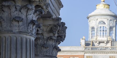 Säulen vor Kuppel des Marmorpalais, Foto: André Stiebitz, Lizenz: PMSG/ SPSG