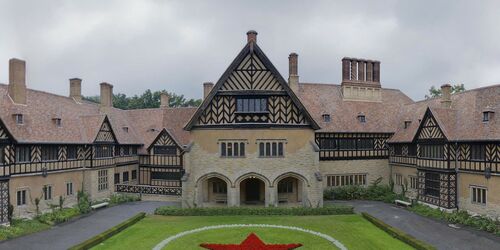 Innenhof Schloss Cecilienhof, Foto: André Stiebitz, Lizenz: PMSG/SPSG