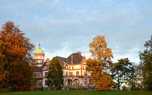 Schloss Wiligrad im Herbst, Foto: Tourismusverband Mecklenburg-Schwerin