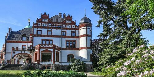 Schloss Wiligrad zur Rhododendronblüte, Foto: TMV/ Gohlke