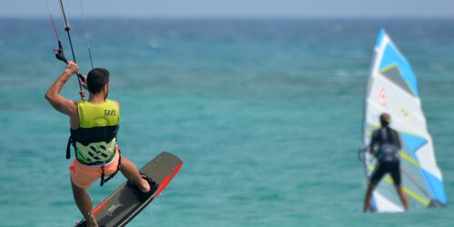 Wind im Segel, Wasser unterm Board