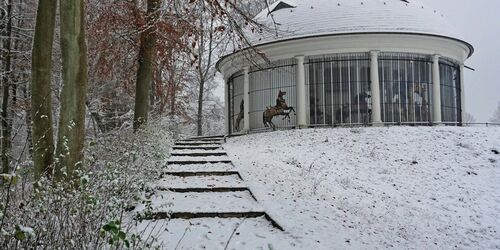 Historisches Karussell Wilhelmsbad im Winter, Foto: Stefan Bahn