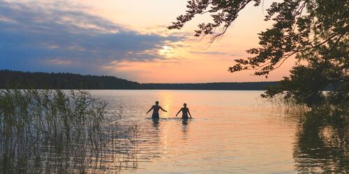 Badende im Stechlinsee, Foto: Wolfgang Ehn, Lizenz: TMB Tourismus-Marketing Brandenburg GmbH