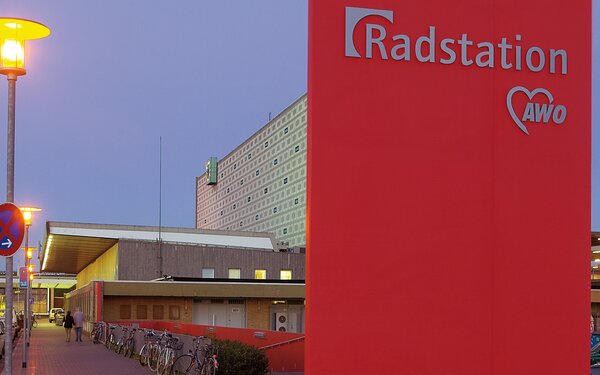 Radstation bei Nacht, Foto: Peter Sierigk, Lizenz: AWO