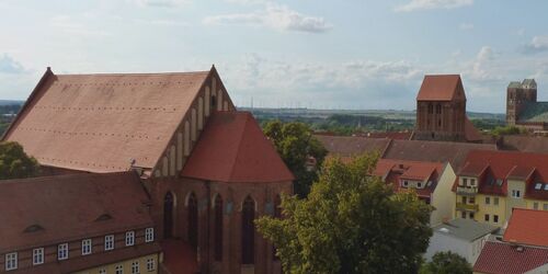 Museums-Tour auf hügeligen Pfaden