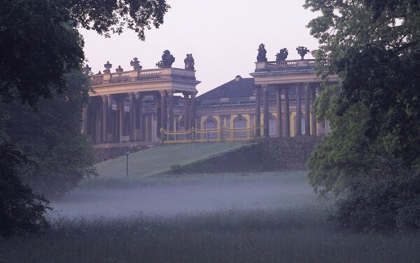 Schloss Sanssouci (Nebel, Blick vom Ruinenberg)  SPSG/Hans Bach