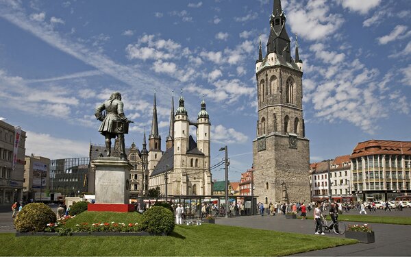 Marktplatz mit Rasen, Foto: Thomas Ziegler, Lizenz: Stadt Halle (Saale)