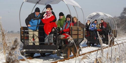 Winter-Märchen-Tour mit der Draisine auf dem Weg nach Mellensee, Foto: Erlebnisbahn GmbH