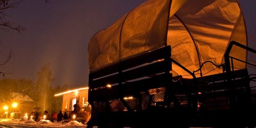 Winter-Märchen-Tour mit der Draisine, vor dem historischen Güterschuppen, Foto: Erlebnisbahn GmbH