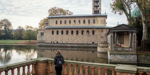 Blick vom Friedensteich auf die Friedenskirche , Foto: André Stiebitz, Lizenz: PMSG/ SPSG