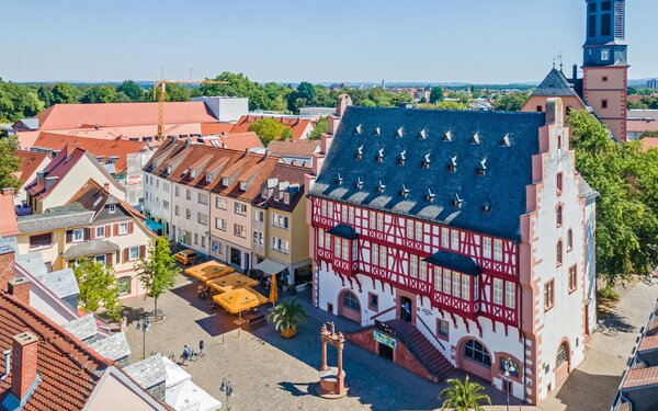 Goldschmiedehaus am Altstädter Markt mit Justitiabrunnen, Foto: FrankfurtRheinMain