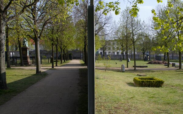 Mauer Invalidenfriedhof, Foto: Martin Gentischer, Lizenz: visitBerlin