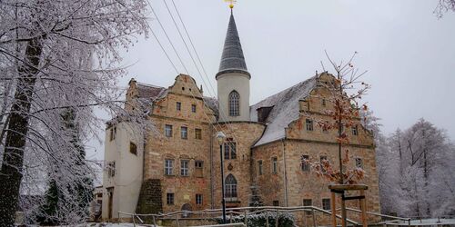 Wasserschloss Oberau im Schnee, Foto: Sylvia Rosenbaum