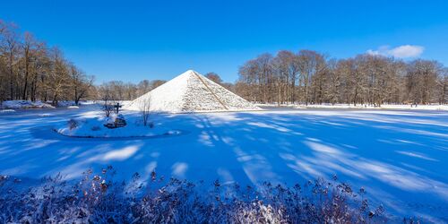 Tumulus, Grab Fürst Pücklers im Branitzer Park im Winter, Foto: Andreas Franke, Lizenz: CMT Cottbus