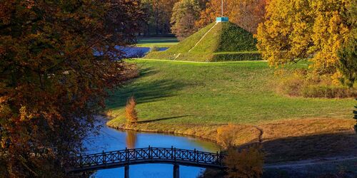 Blick vom Hermannsberg im Branitzer Park auf die Landpyramide, Foto: Andreas Franke, Lizenz: CMT Cottbus